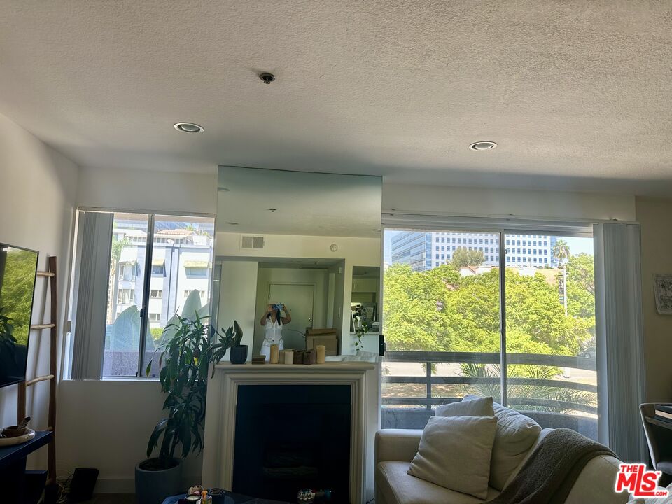 8614 Burton Way Unit: 104
