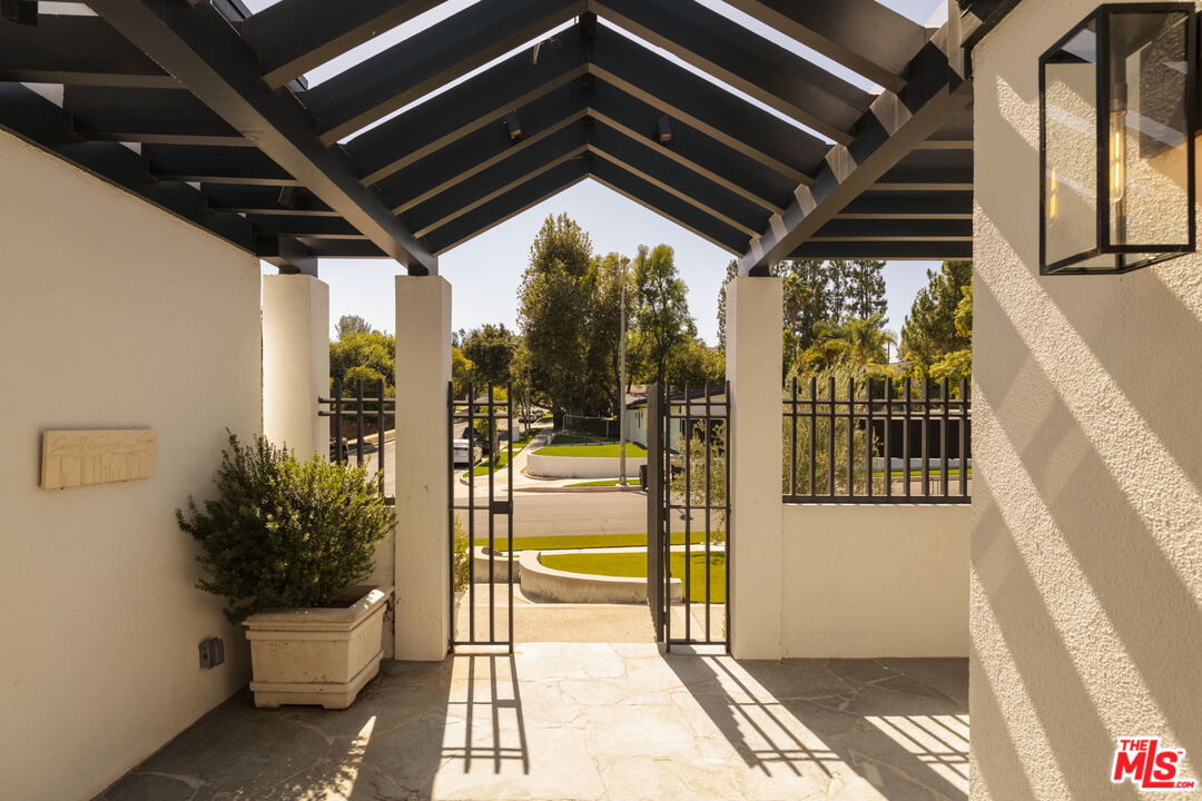 18623 Palomino Dr