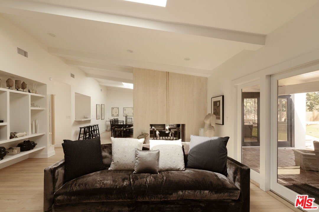 18623 Palomino Dr