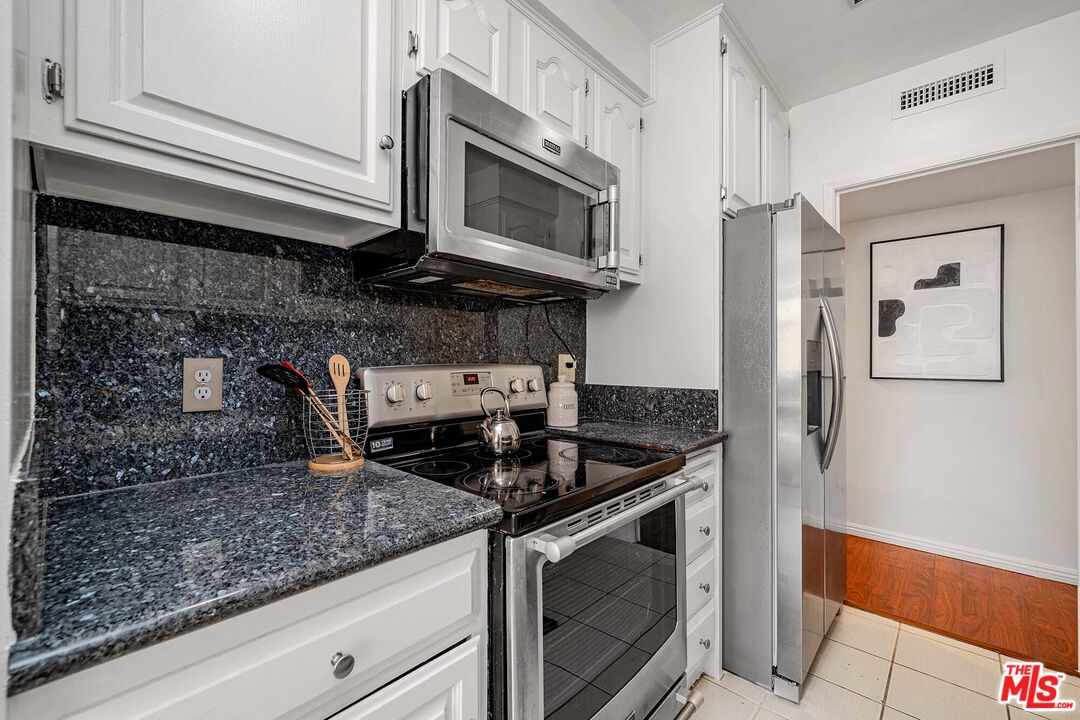 540 Kelton Ave Unit: 105