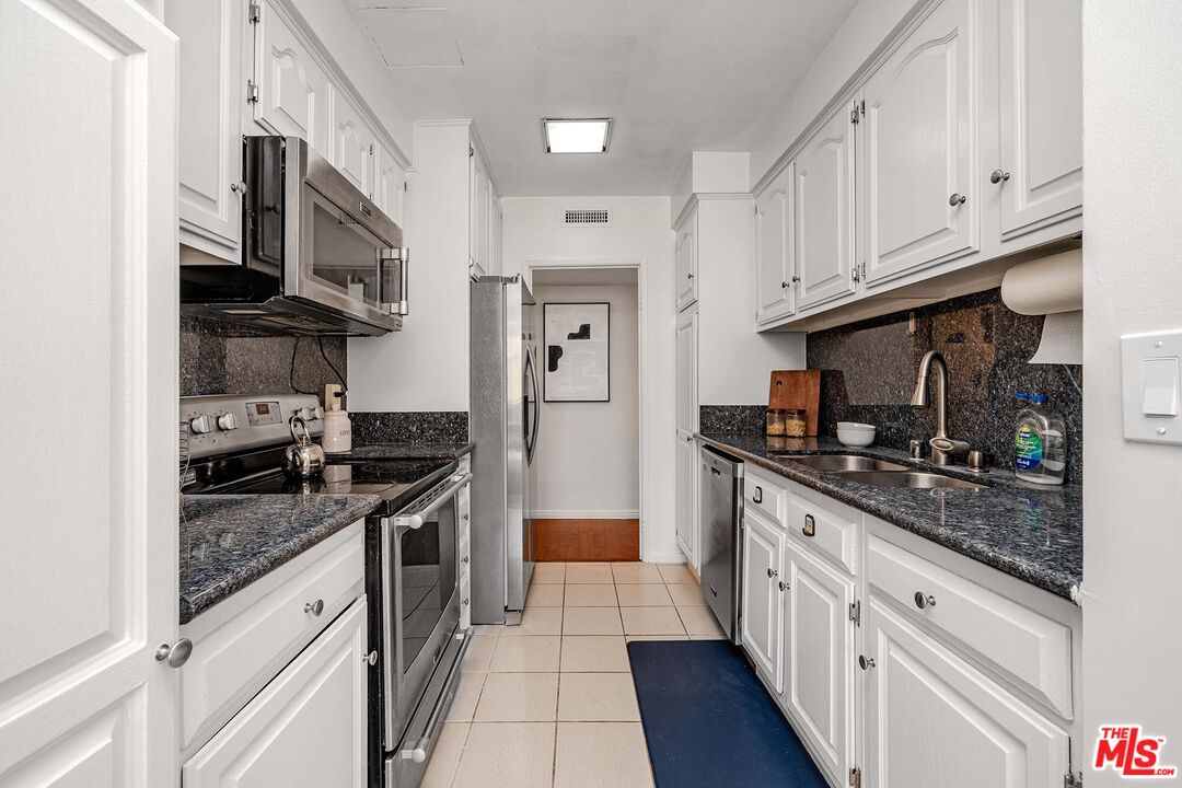 540 Kelton Ave Unit: 105