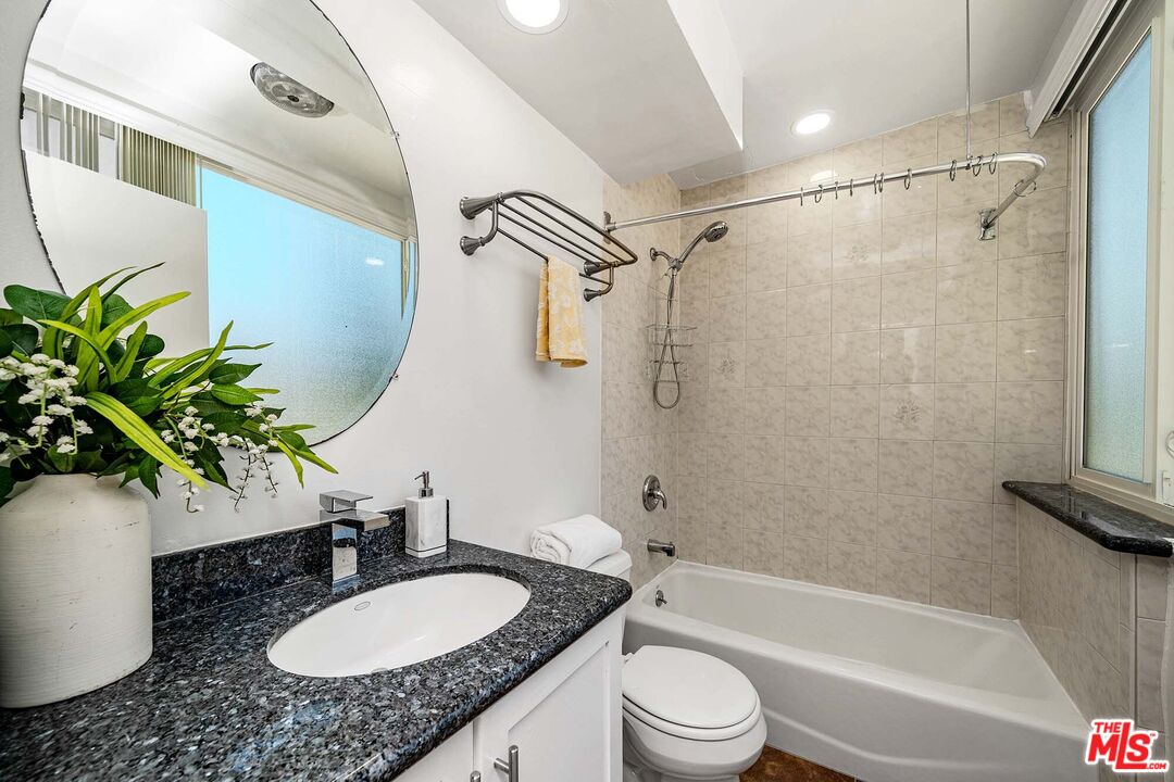 540 Kelton Ave Unit: 105