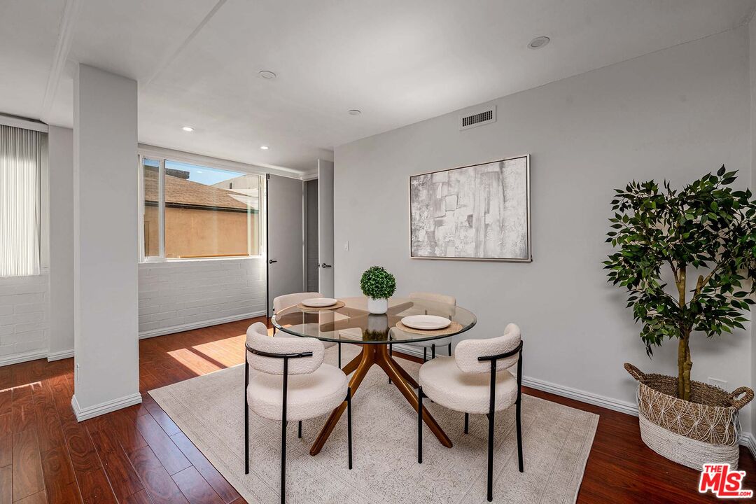 540 Kelton Ave Unit: 105