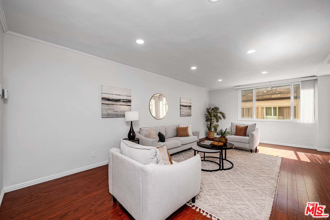 540 Kelton Ave Unit: 105