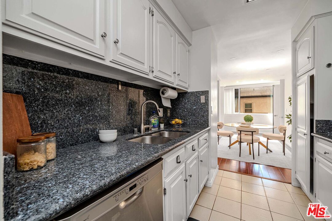 540 Kelton Ave Unit: 105