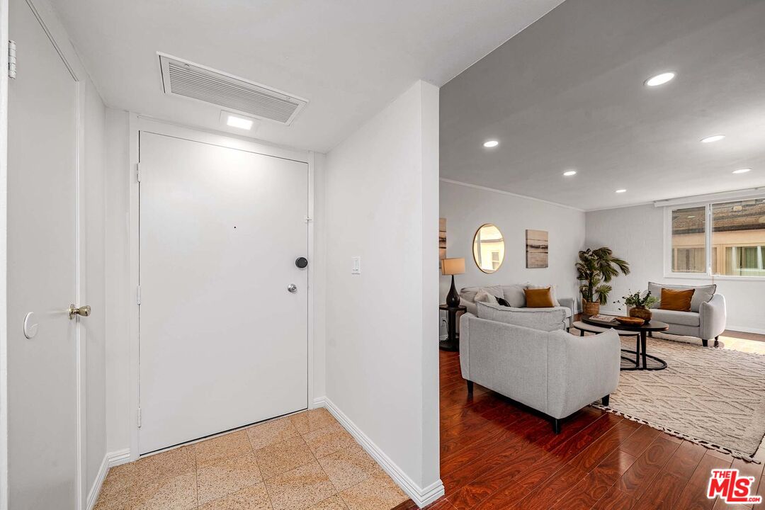 540 Kelton Ave Unit: 105