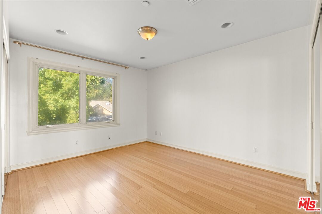 272 N Chester Ave Unit: 105