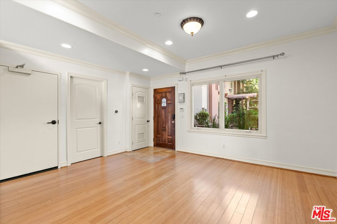 272 N Chester Ave Unit: 105