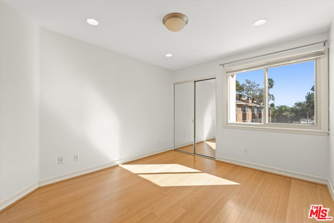 272 N Chester Ave Unit: 105