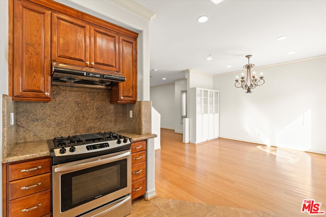 272 N Chester Ave Unit: 105
