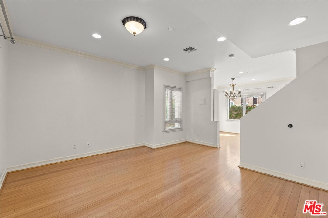 272 N Chester Ave Unit: 105