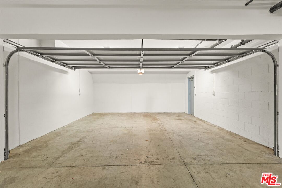 272 N Chester Ave Unit: 105