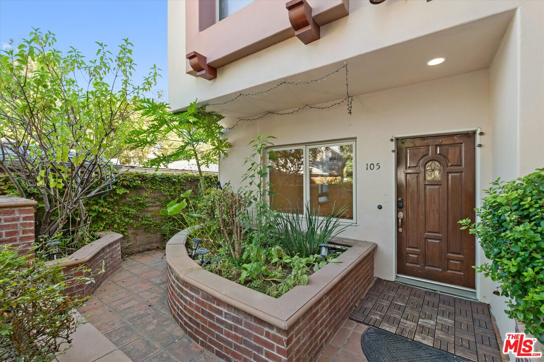 272 N Chester Ave Unit: 105