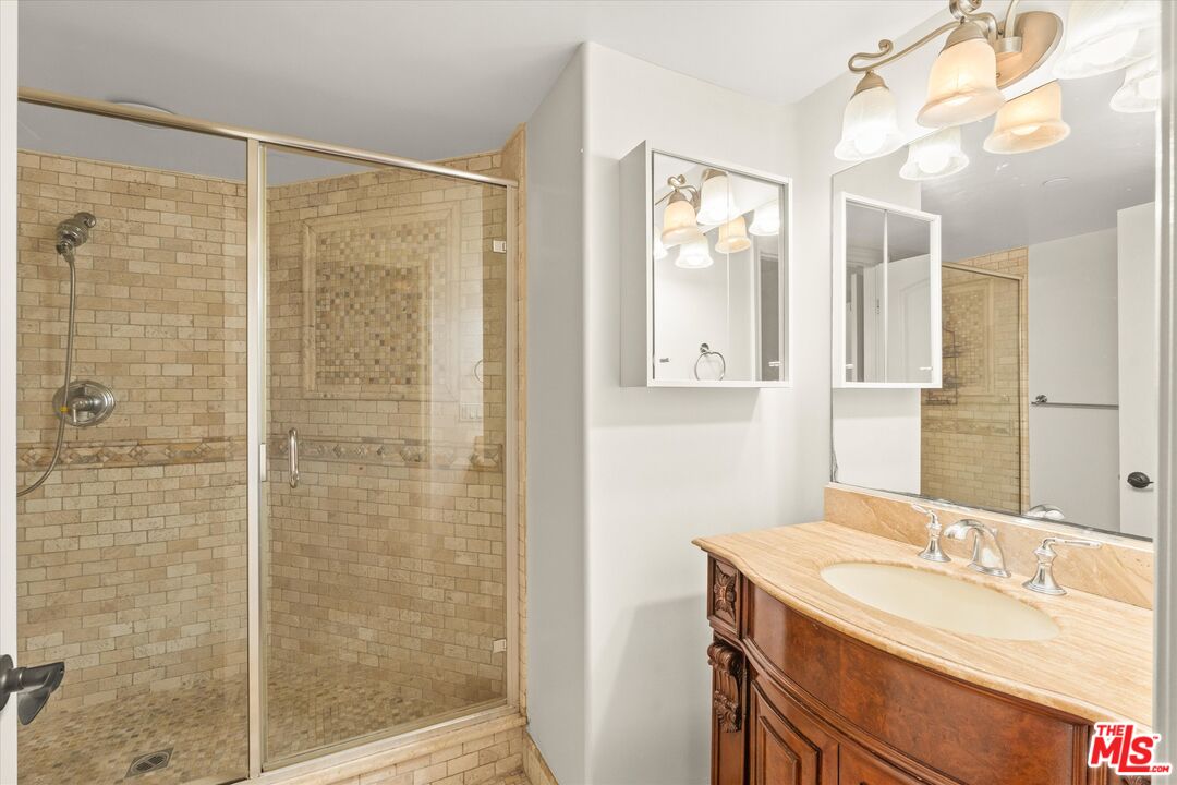 272 N Chester Ave Unit: 105