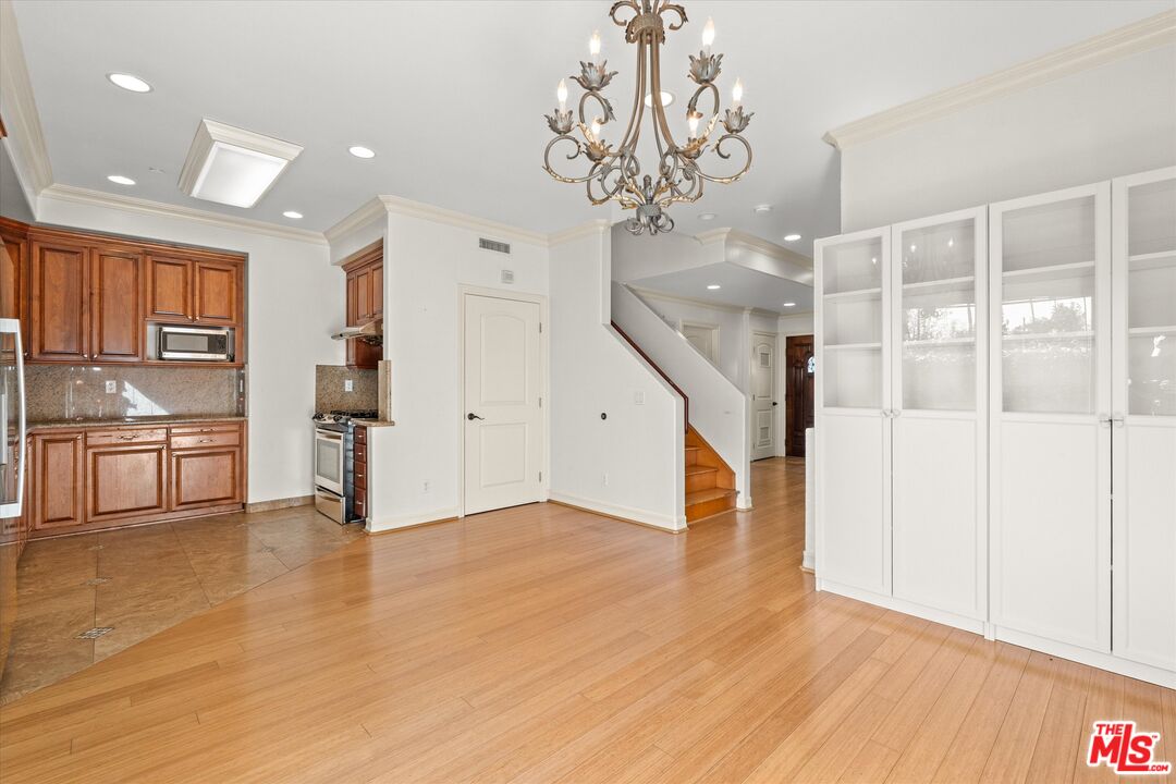 272 N Chester Ave Unit: 105