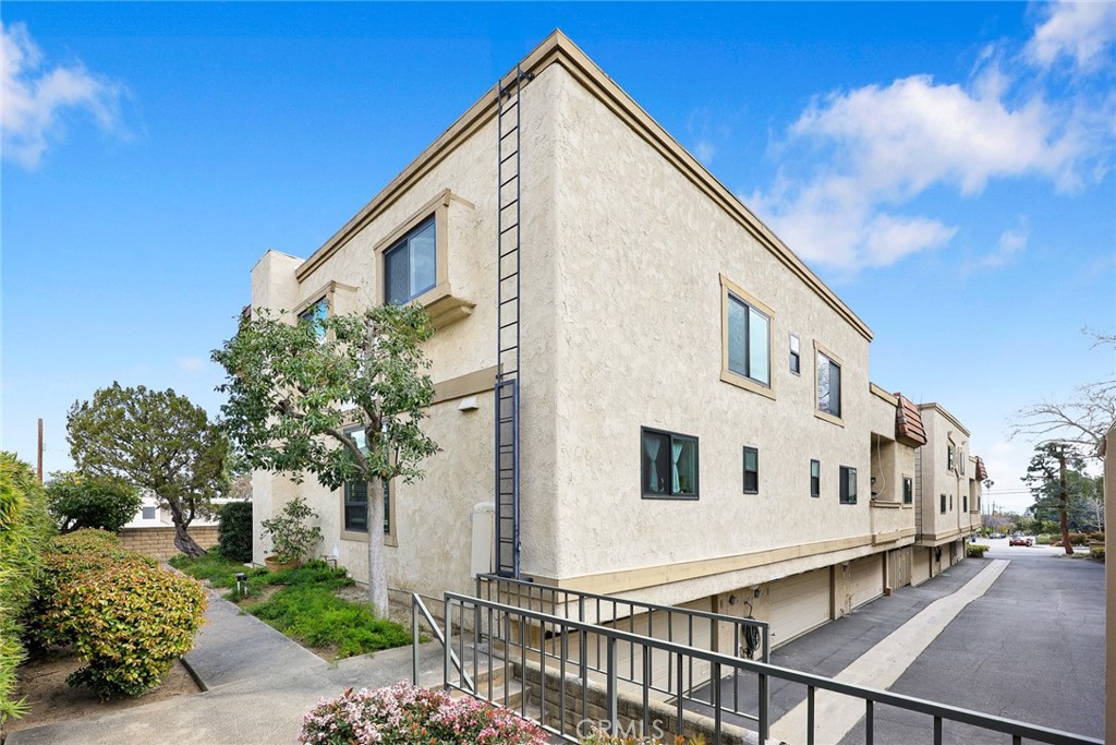 137 E Sierra Madre Boulevard E