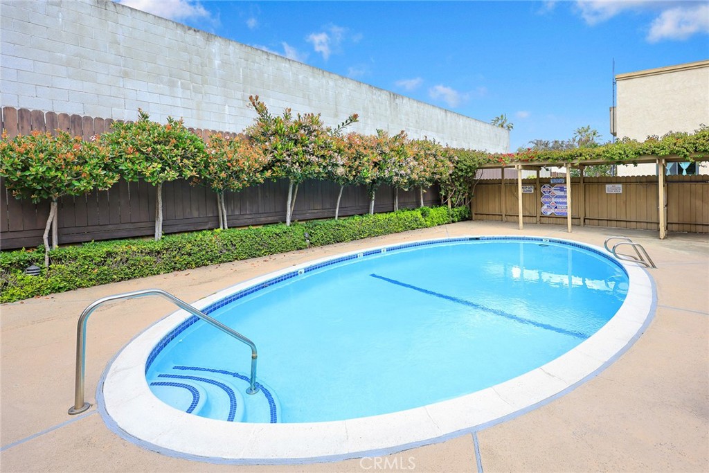 137 E Sierra Madre Boulevard E