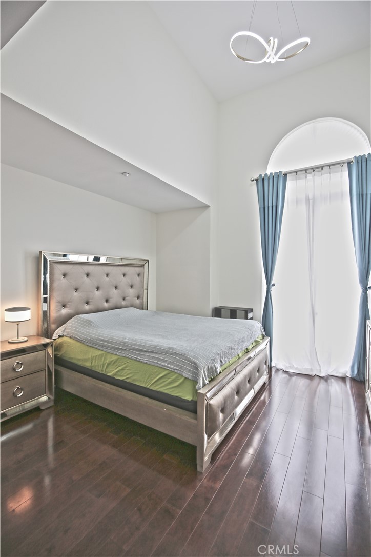 978 S Marengo Avenue 114