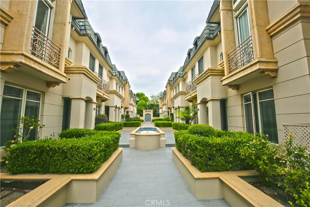 978 S Marengo Avenue 114