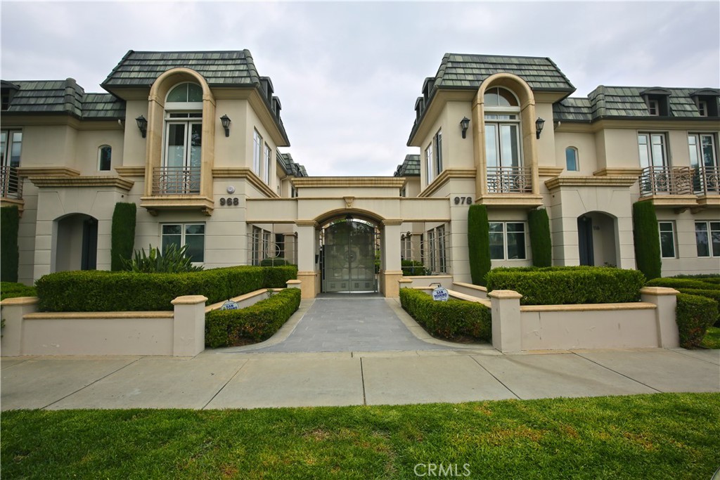 978 S Marengo Avenue 114