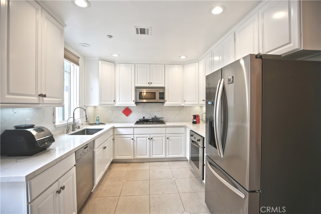 978 S Marengo Avenue 114