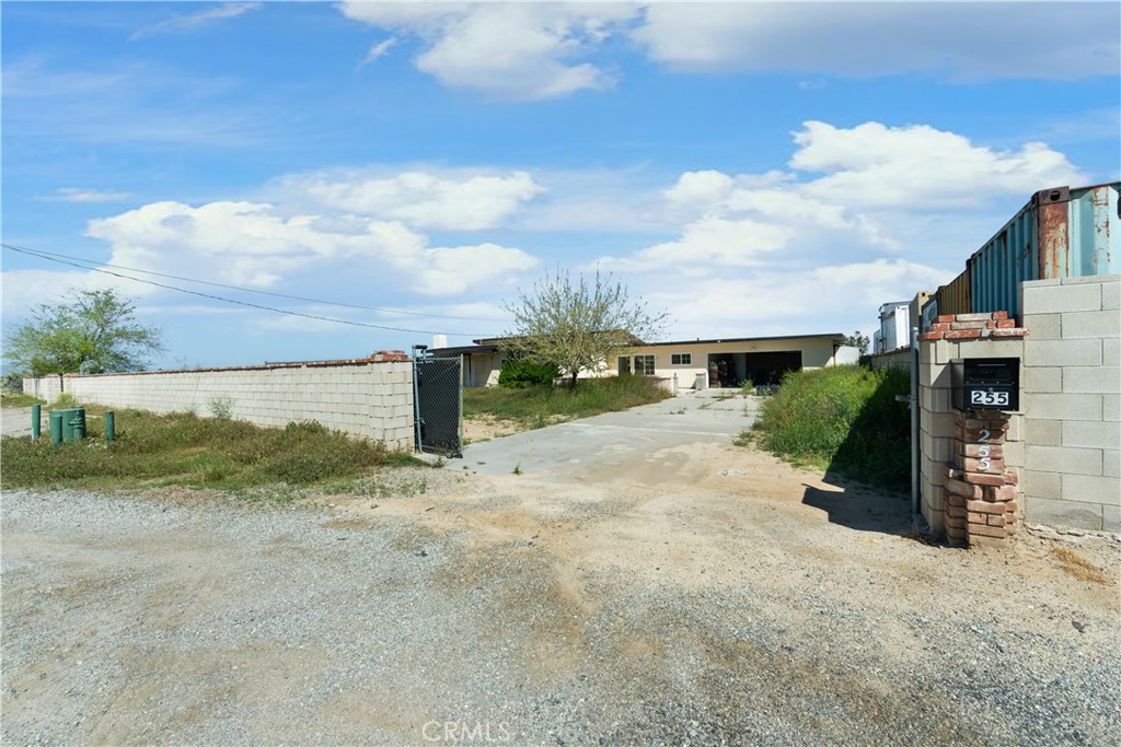 255 W Avenue L9