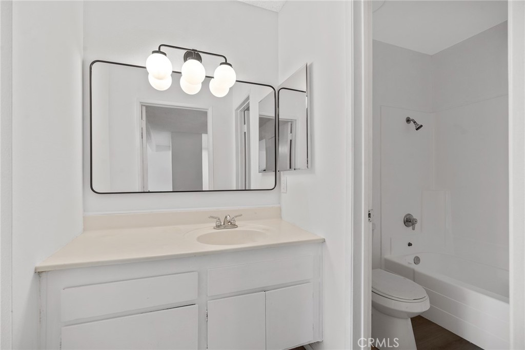 5460 White Oak Avenue E203