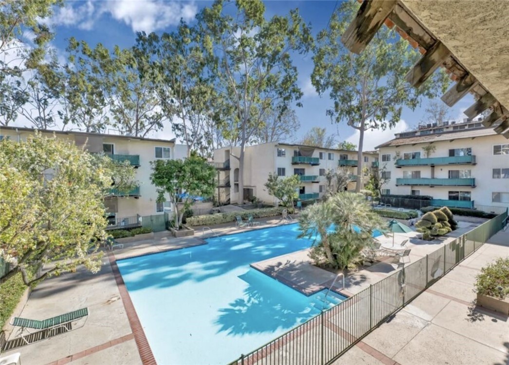 5460 White Oak Avenue E203