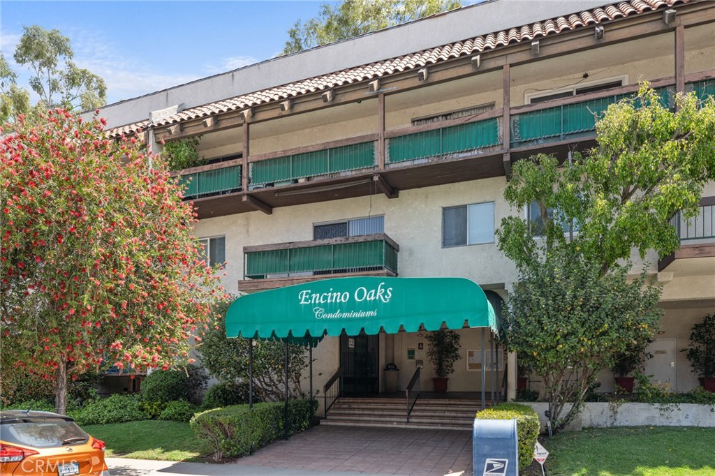 5460 White Oak Avenue E203