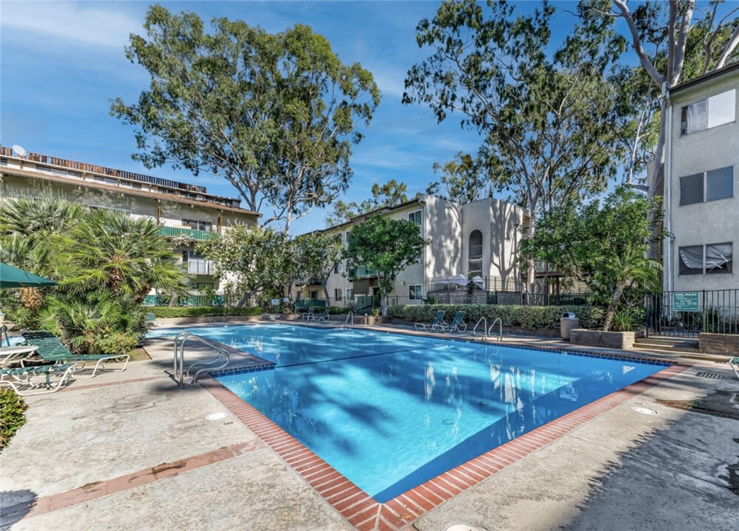 5460 White Oak Avenue E203