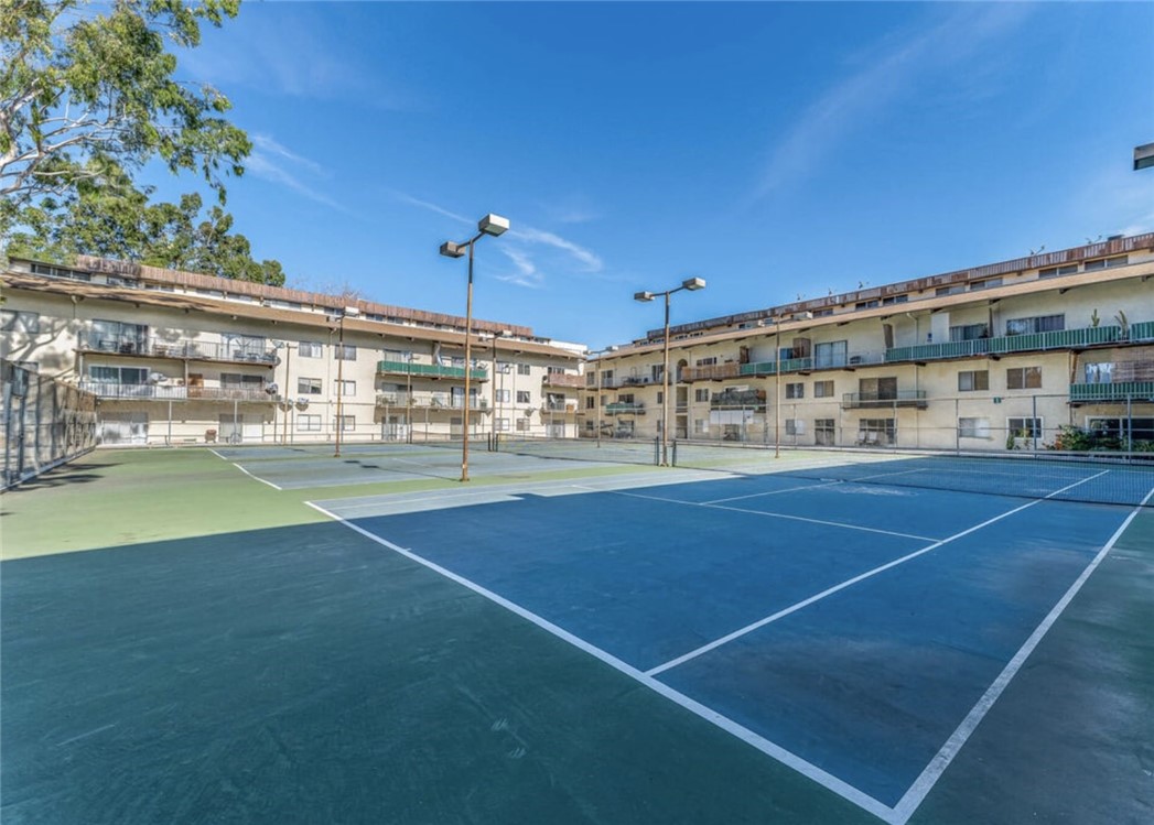 5460 White Oak Avenue E203