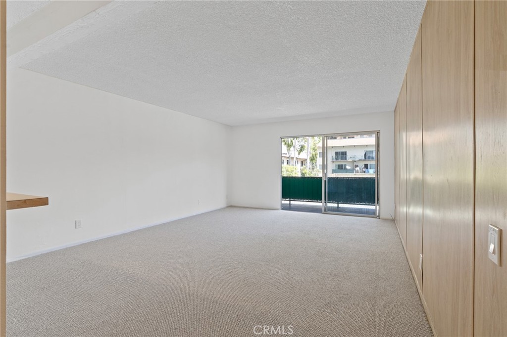 5460 White Oak Avenue E203