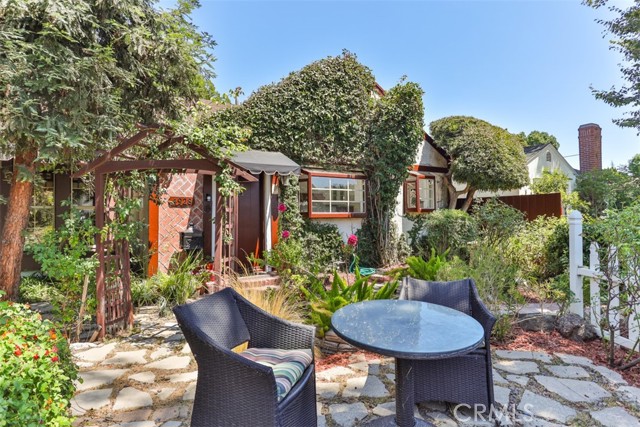 4928 Willowcrest Avenue