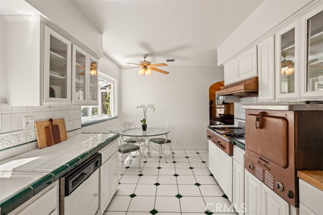 4928 Willowcrest Avenue