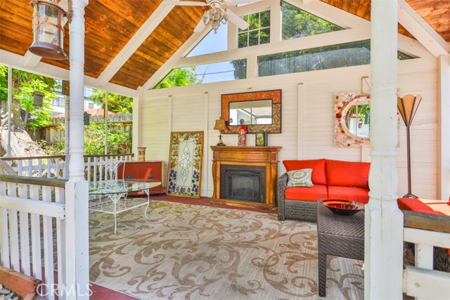 4928 Willowcrest Avenue