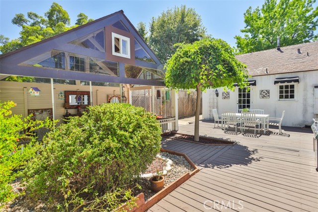 4928 Willowcrest Avenue