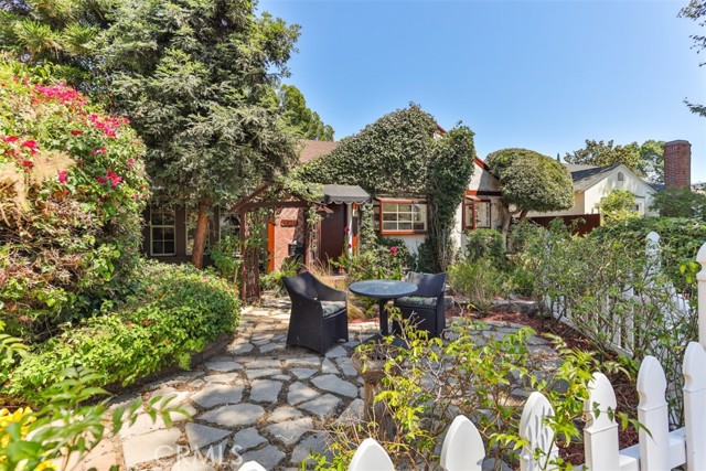 4928 Willowcrest Avenue