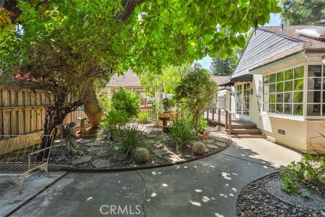 4928 Willowcrest Avenue