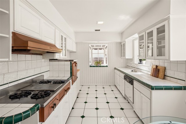 4928 Willowcrest Avenue