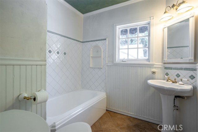 4928 Willowcrest Avenue