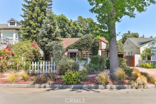 4928 Willowcrest Avenue