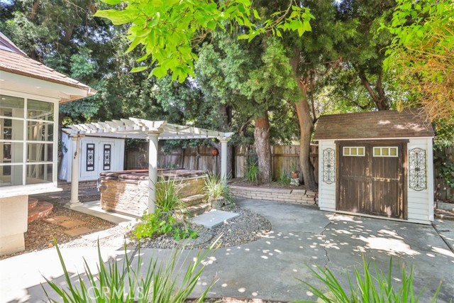 4928 Willowcrest Avenue