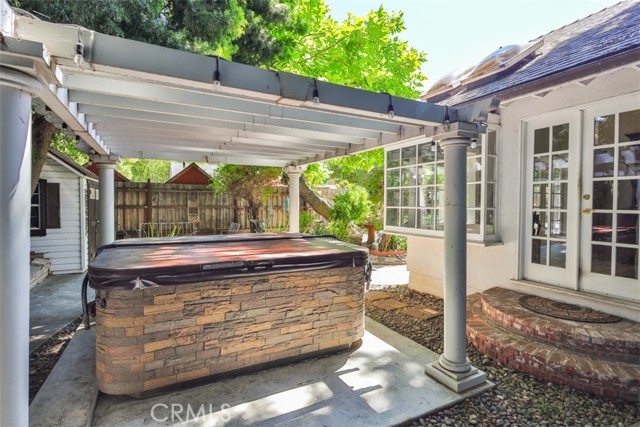 4928 Willowcrest Avenue