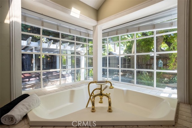 4928 Willowcrest Avenue