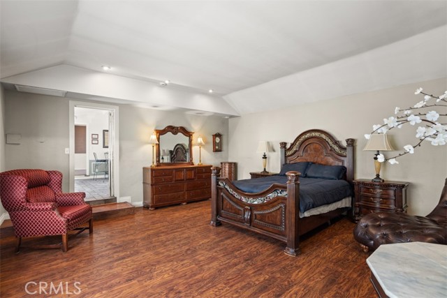 4928 Willowcrest Avenue