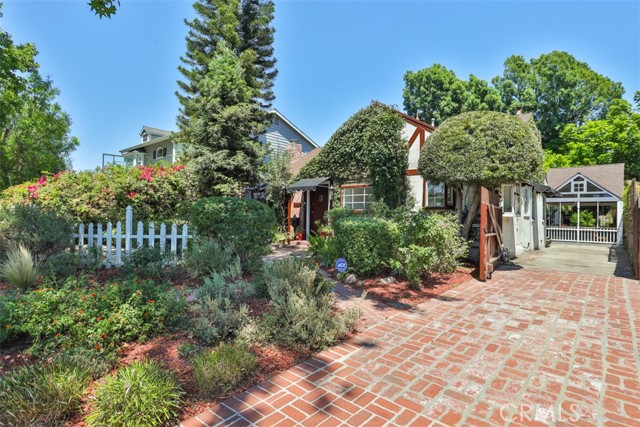 4928 Willowcrest Avenue