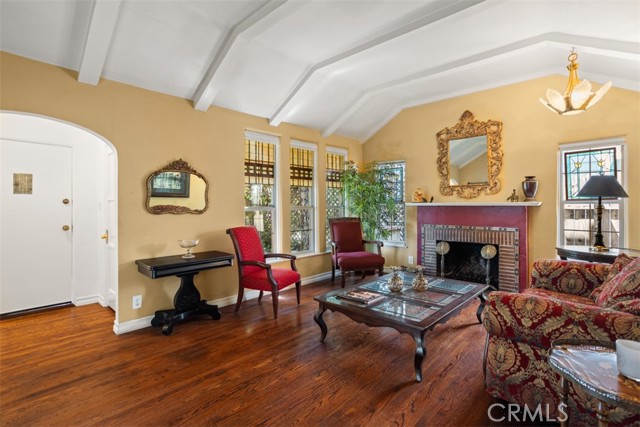 4928 Willowcrest Avenue