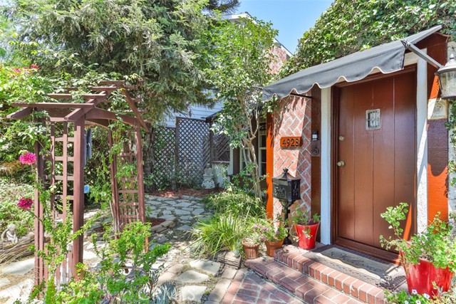 4928 Willowcrest Avenue