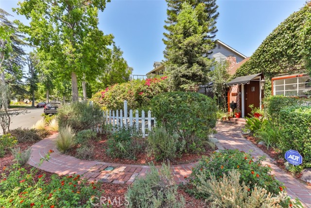 4928 Willowcrest Avenue