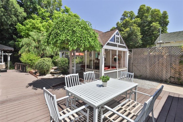 4928 Willowcrest Avenue